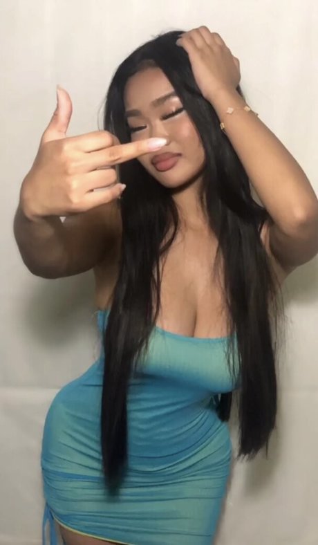 弁護士オンリーファンズ 美しいヌード 画像