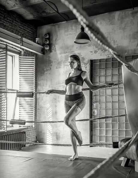 黒檀の射精オンリーファンズ アートヌード ギャラリー