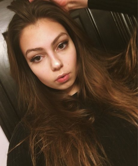 Elena Lukin ヌードモデル 写真