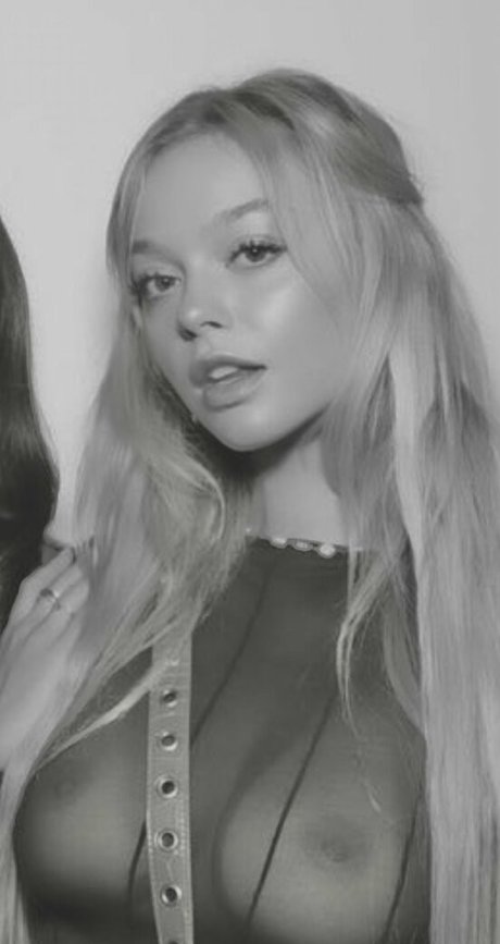 Julia Rilynn Greenhalgh アートポルノスター 画像