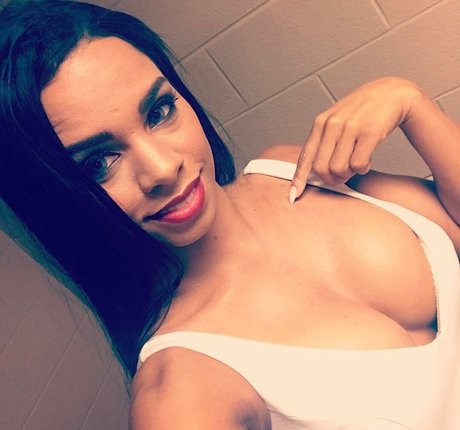 アジア系ブルネットオンリーファンズ えろた 写真