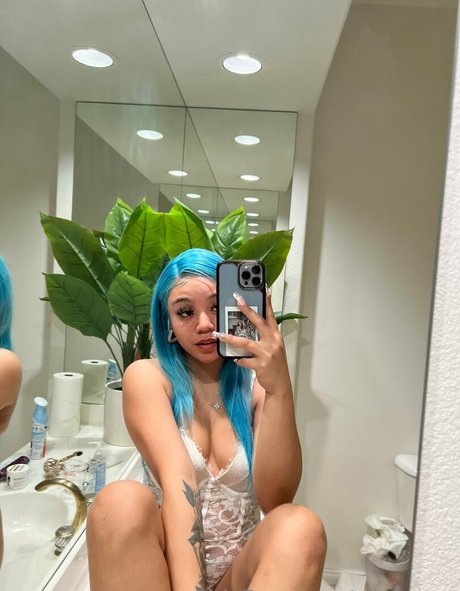 xneeenss アート女優 写真