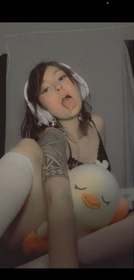 emiliarenblue 裸のモデル ギャラリー