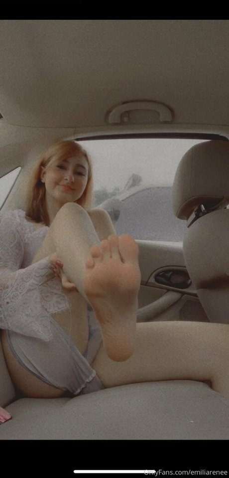 emiliarenblue ポルノモデル 写真