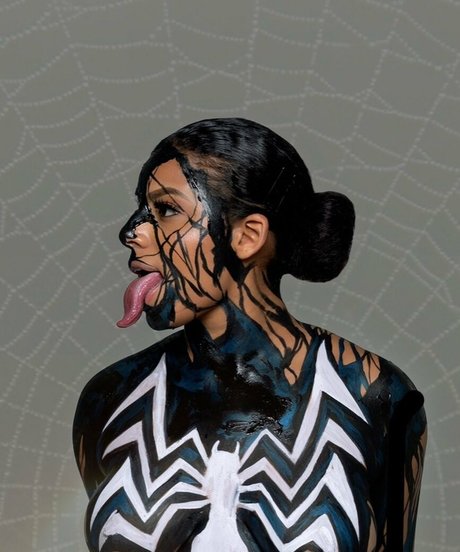 痴女妻オンリーファンズ ホットヌード 写真