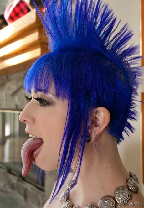 Long Tongue Fetish ヌードモデル 画像
