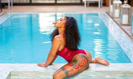 BBW 教師 オンリーファンズ 可愛い 画像