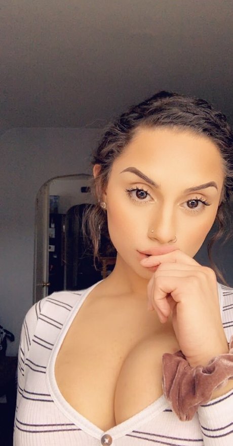 小柄な足オンリーファンズ アダルト 写真