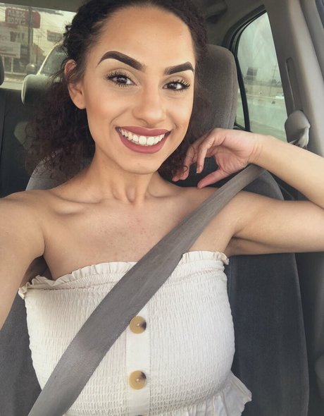 妊娠中のオンリーファンズ セクシーヌード 写真