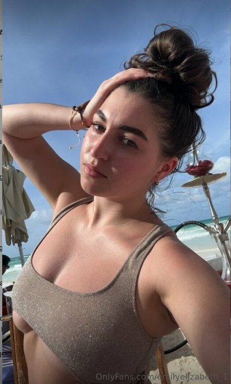 emilyelizabeth 1 ポルノスター 写真