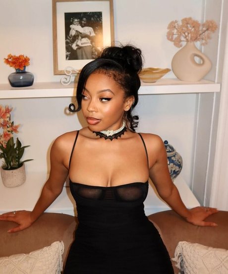 コスプレ ヘンタイ オンリーファンズ アート裸 写真