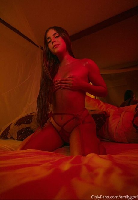 Emily Gori 女優 写真