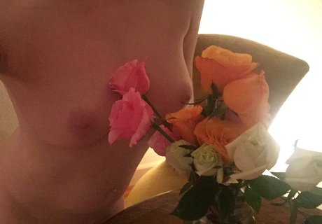 sunnylanefree エロティックなモデル 写真