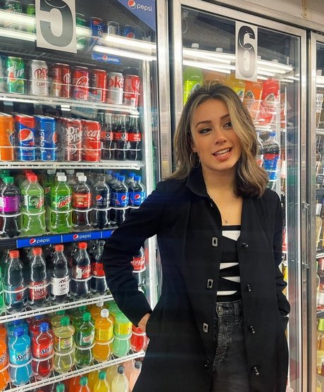 Serena Mello セックスモデル ギャラリー