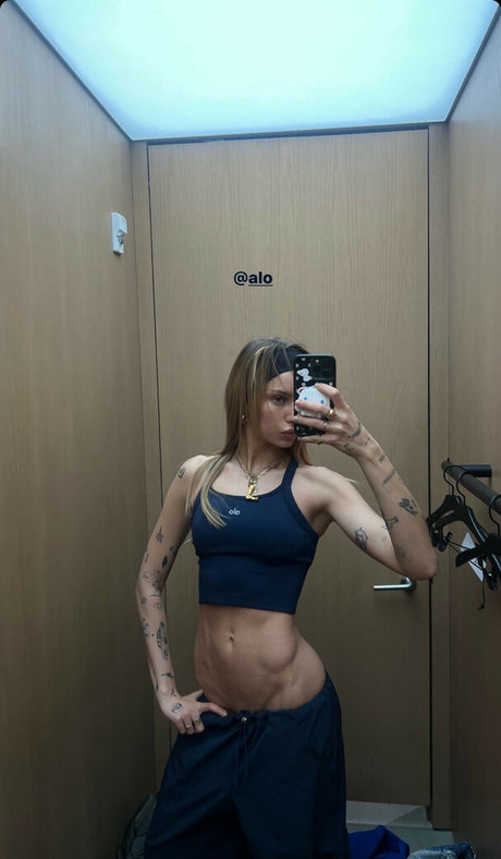 ニューハーフが男とセックスするオンリーファンズ 限定 写真