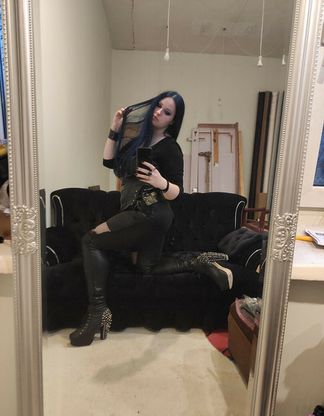 フラットオンリーファン セクシーヌード 写真