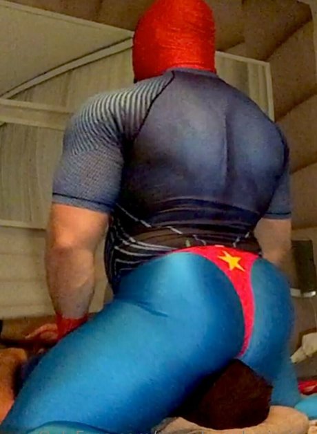 タンオンリーファン セクシー裸 写真