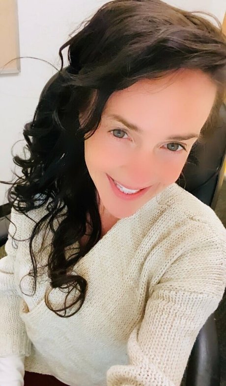 ぽっちゃりブルネットオンリーファンズ アダルト ギャラリー