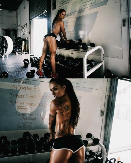 黒檀の指入れオンリーファンズ エロチック 写真