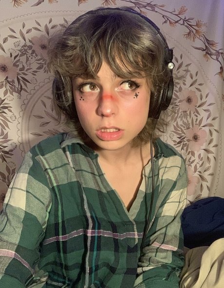 Cd Bell ヌードのポルノスター ギャラリー