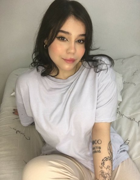 nina celli 美しいモデル 画像