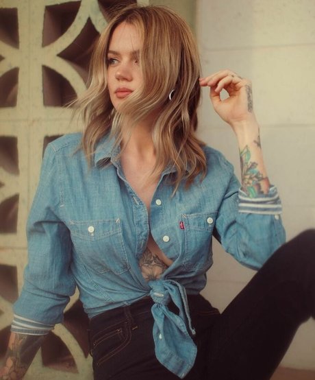 大学のオンリーファンズ セクシー裸 ギャラリー