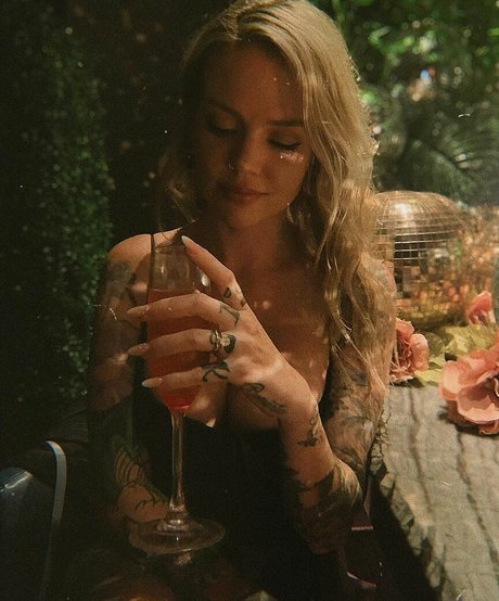 フラットオンリーファン エロチック ギャラリー