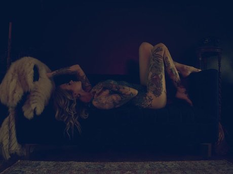 巨乳オナニーオンリーファンズ 無料ヌード 写真