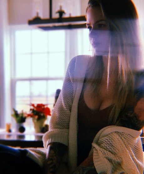 オイルを塗った巨乳オンリーファンズ ポルノグラフィック 画像