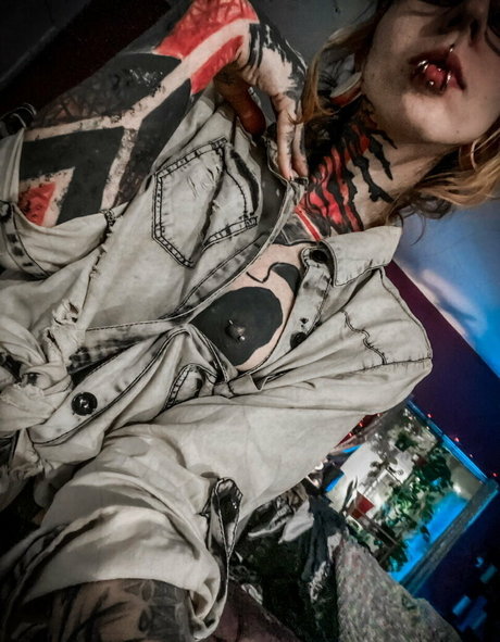 巨乳タトゥーオンリーファンズ ポルノグラフィック アーカイブ