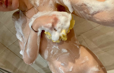 come lay with adile アートスター ギャラリー