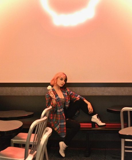 Casey Lee Williams ヌードモデル 写真