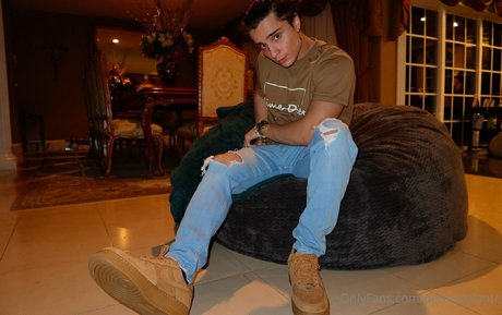 スペードのクイーン オンリーファンズ エロ 写真