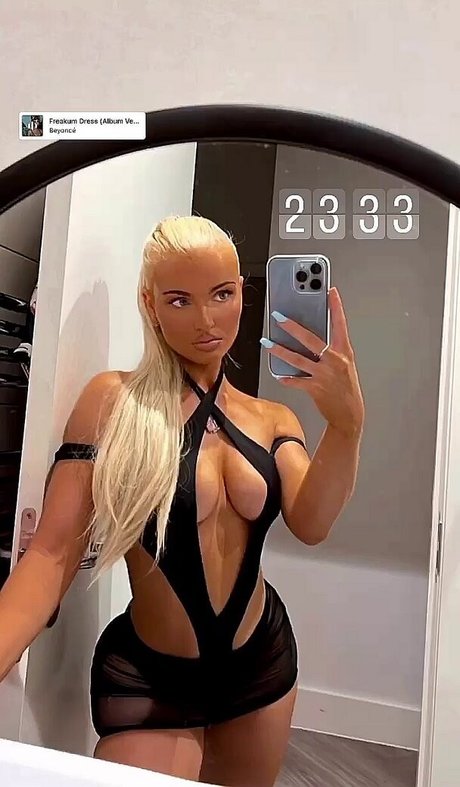 Zara Louisa 完璧なスター 写真