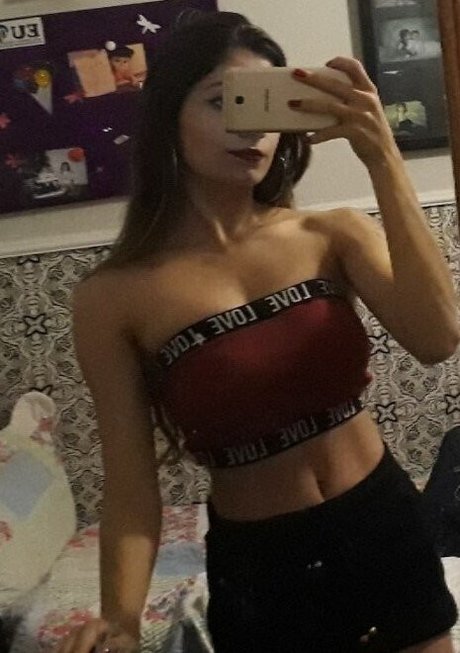 カムフィートオンリーファンズ セクシー 画像