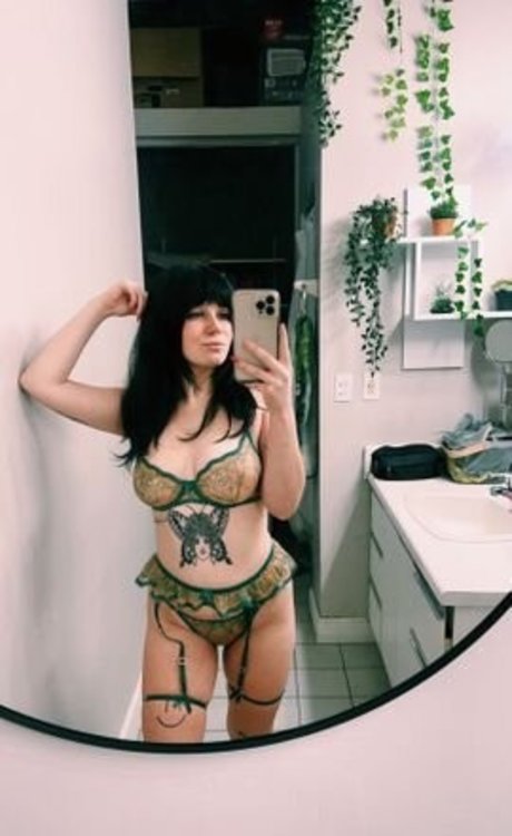 かわいいブロンドのオンリーファンズ アートヌード 写真