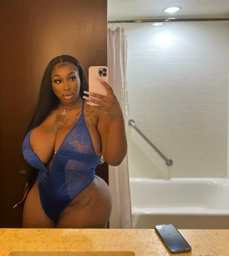 mercedesass2finee ポルノモデル 写真