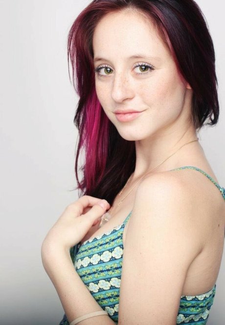 Girlfriend Reviews ホット女優 画像