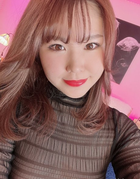 巨乳オナニーオンリーファンズ エロチック 写真