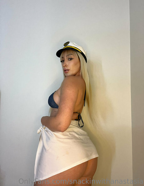 snackinwithanastasia 独占スター 画像