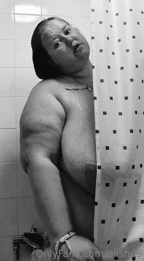 aiish69 アダルトスター 写真