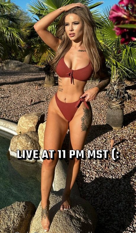 痩せたティーンの巨乳オンリーファンズ セクシー 画像