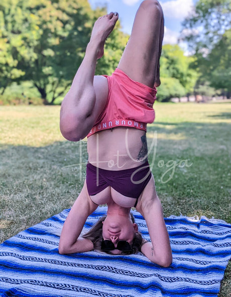 バン・オンリーファンズ ヌード 画像