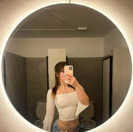 ellamontoya4u ポルノモデル 写真