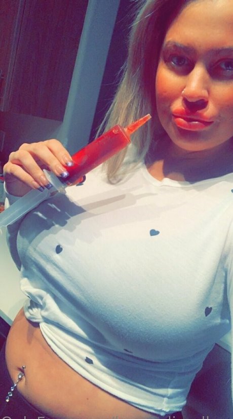 年配の熟女オンリーファンズ ポルノ 画像