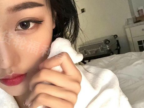 Sweetwovo エロティックなモデル 写真