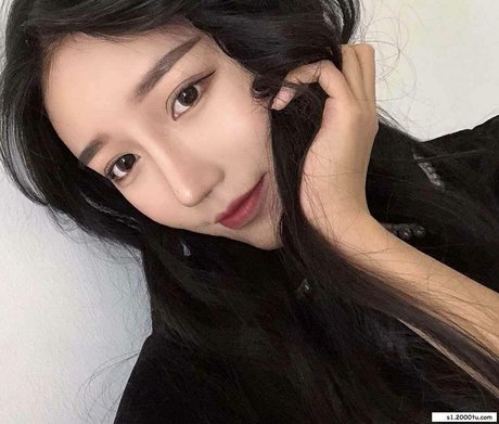 Sweetwovo アダルトスター 画像