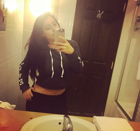 弁護士オンリーファンズ 可愛い 画像