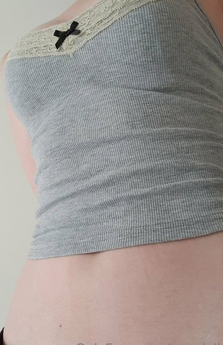 いちごミルクオンリーファンズ セクシー 画像