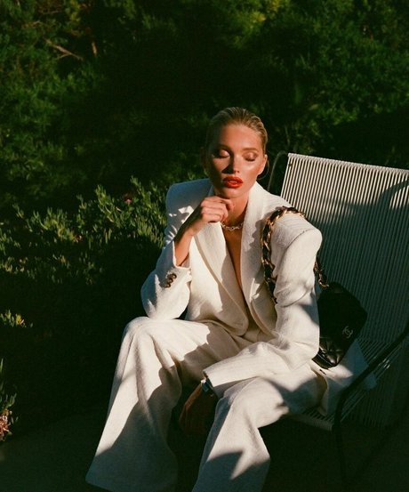 Tガールオンリーファン ホット裸 写真